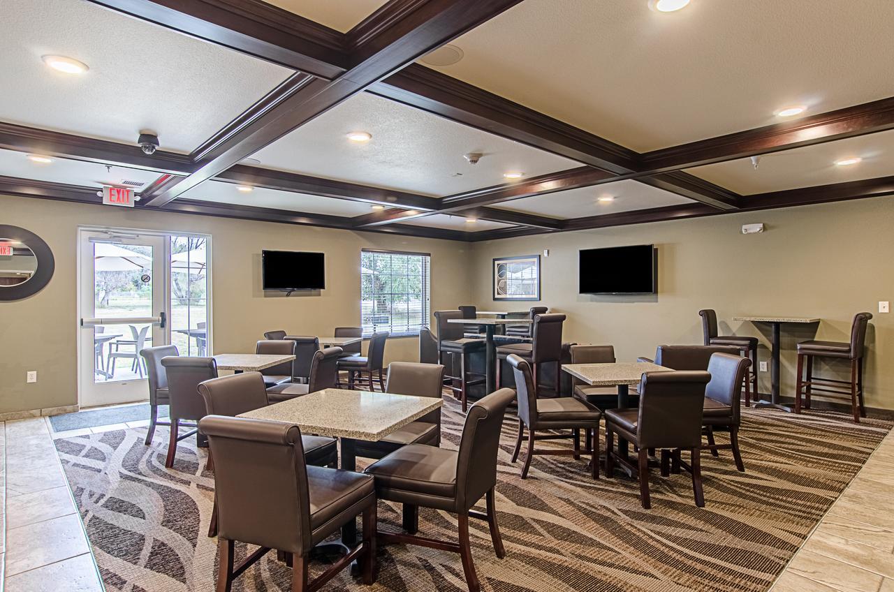 Cobblestone Inn & Suites - Guernsey Ngoại thất bức ảnh