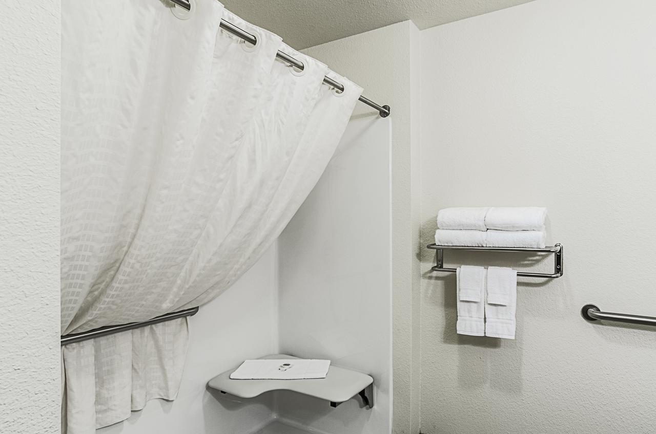 Cobblestone Inn & Suites - Guernsey Ngoại thất bức ảnh