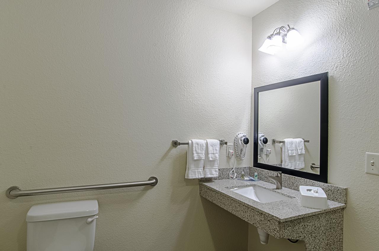 Cobblestone Inn & Suites - Guernsey Ngoại thất bức ảnh